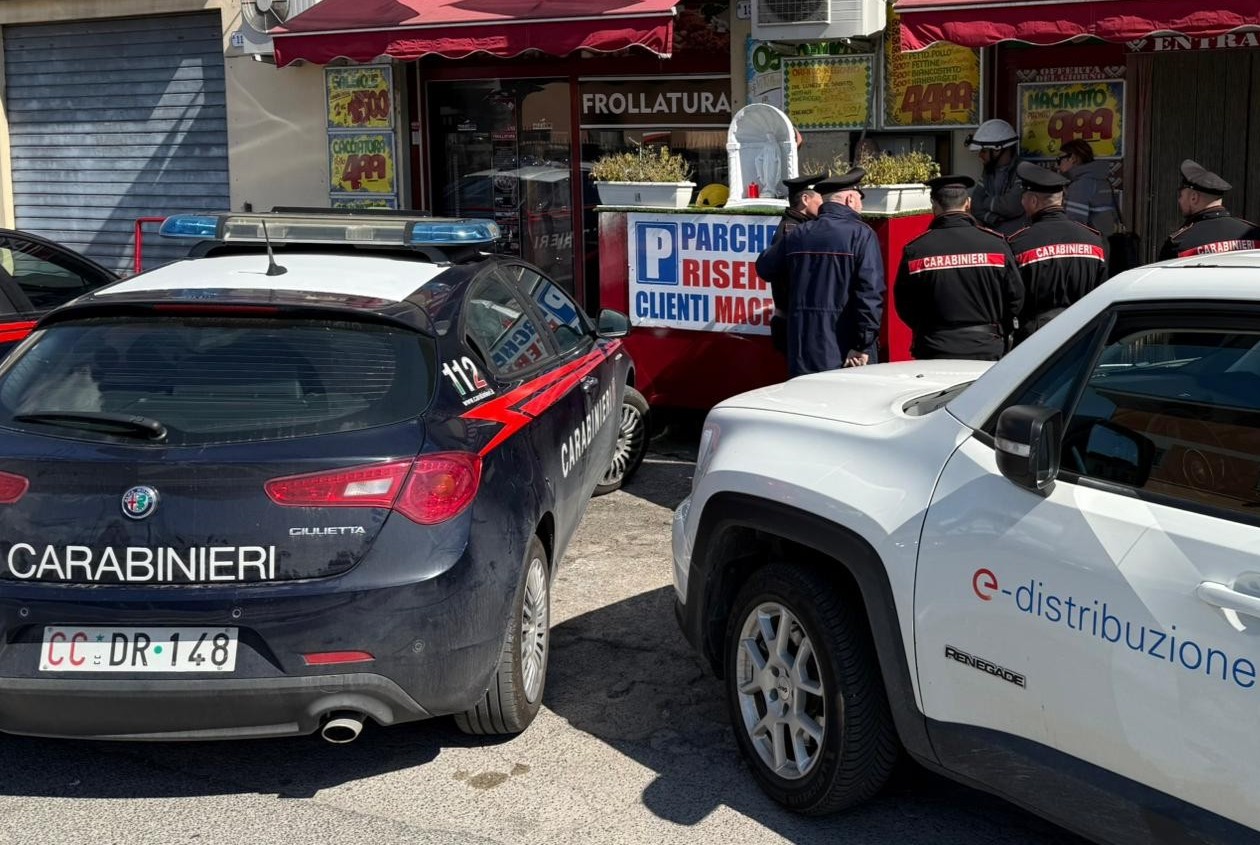 Evasione dai domiciliari e furto di energia elettrica, le denunce