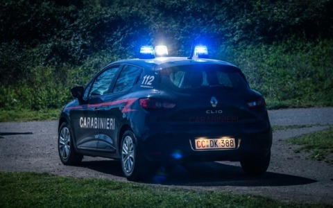 Denuncia la scomparsa del figlio ed i Carabinieri lo arrestano per droga con un amico