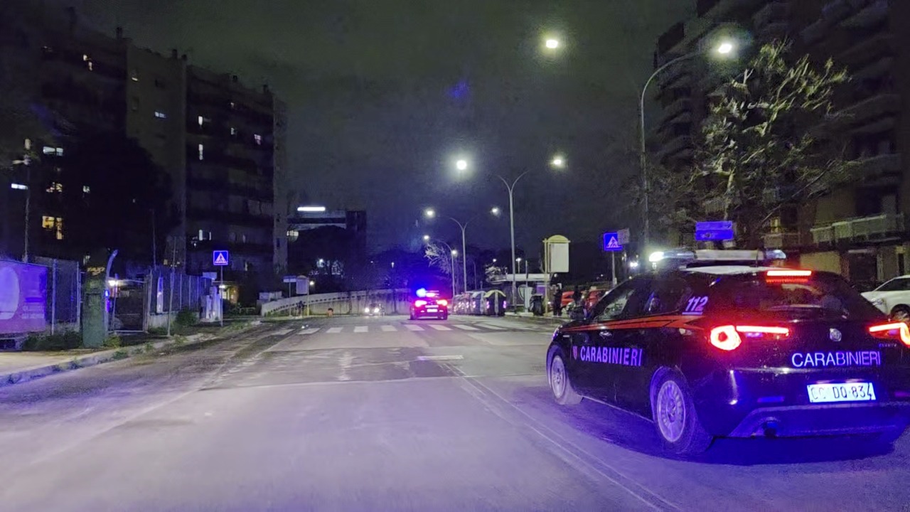 Spacciatore fermato dopo un inseguimento per le vie della città. Recuperato quasi un chilo di droga