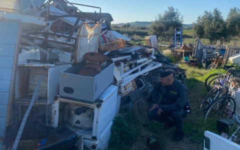 Sequestrata discarica abusiva di 15 mila metri quadrati