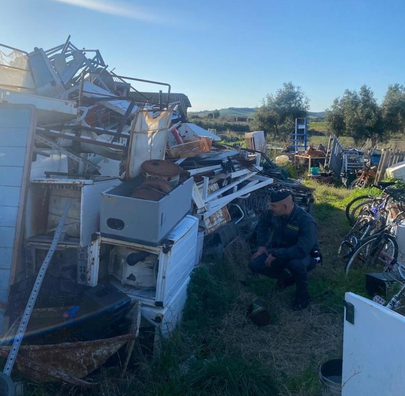 Sequestrata discarica abusiva di 15 mila metri quadrati