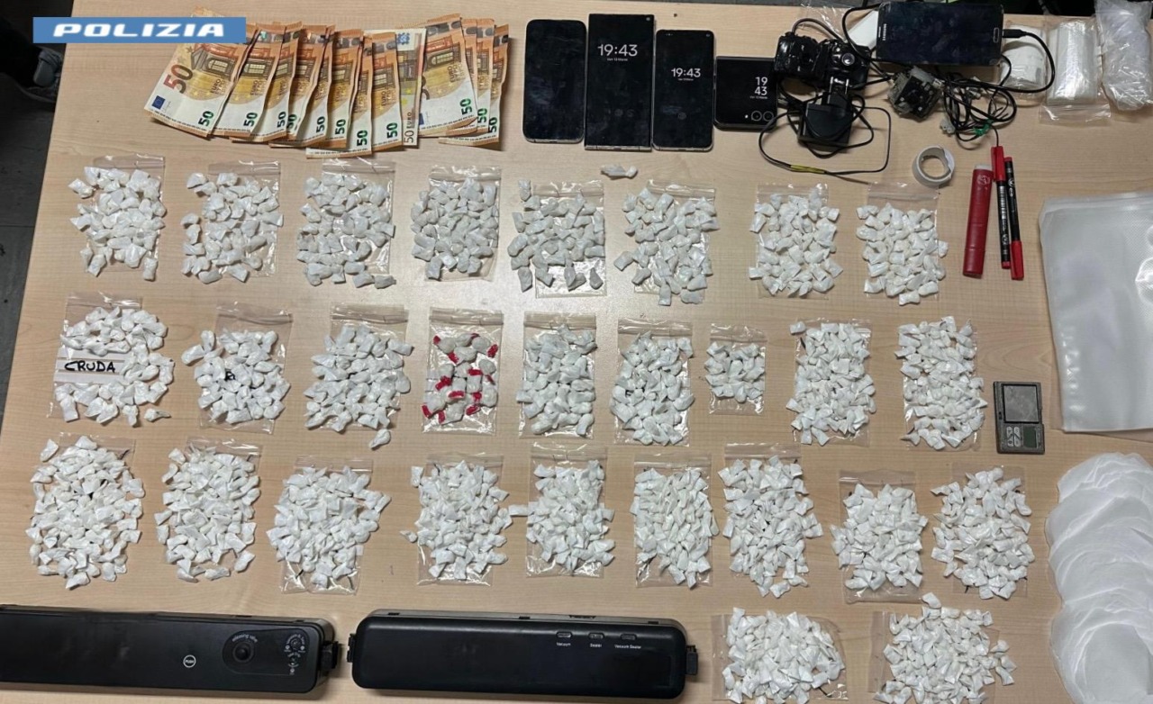 Spaccio di cocaina per clienti “spiati e selezionati”, in manette una coppia