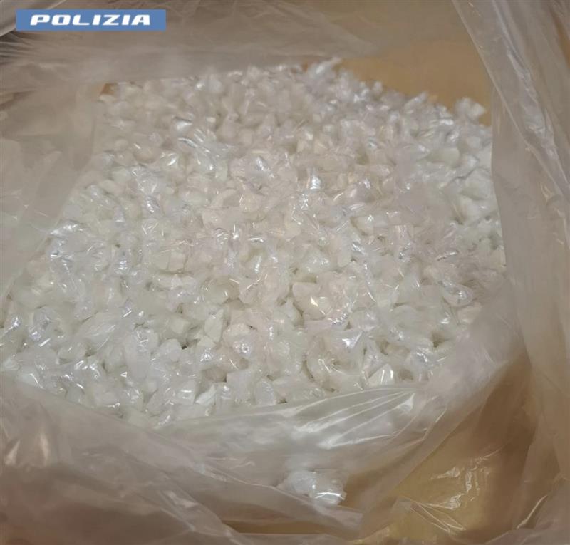 Oltre un kg di cocaina nel soppalco di casa, in manette un uomo di 61 anni