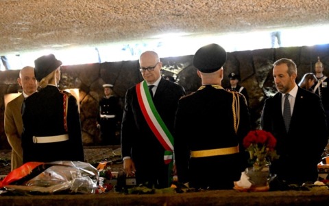 Fosse Ardeatine, Gualtieri al Mausoleo nell’82° anniversario dell’eccidio