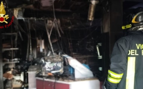 Incendiato il bar del campo di calcio “Piero Garbaglia”: “E’ stato un attentato”