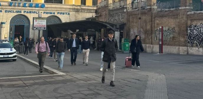 Liberato piazzale Flaminio, le bancarelle hanno traslocato a piazza Mancini