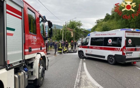 Moto contro autocarro, morto centauro 43enne