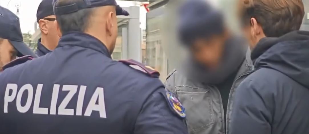 Troupe della Rai aggredita da un gruppo di anarchici