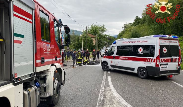 Moto contro autocarro, morto centauro 43enne