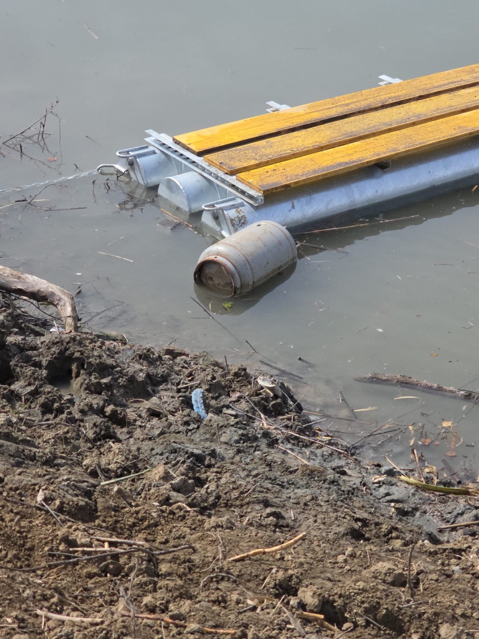 Tevere, in funzione la terza barriera anti-plastica
