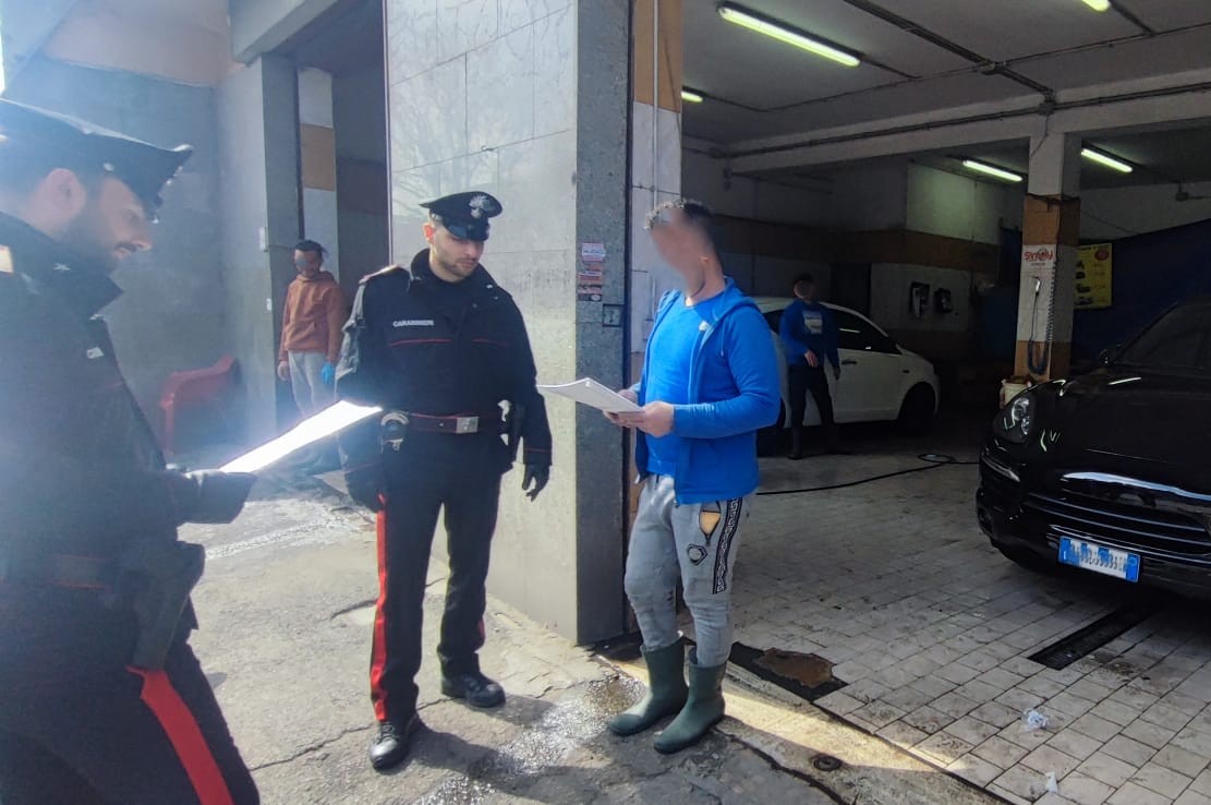 Lavoro irregolare e mancata sicurezza, sospesi due autolavaggi