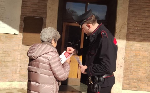 98enne con problemi motori raggirata da “finti Carabinieri”
