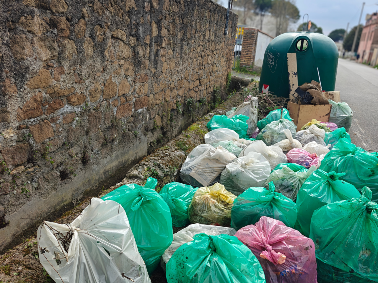 Villa Adriana, oltre 215 kg di rifiuti rimossi dai canali