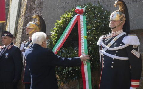 Fosse Ardeatine, Mattarella depone la corona d’alloro
