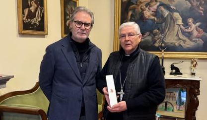 Il questore dona l’olio di Capaci al vescovo Piazza