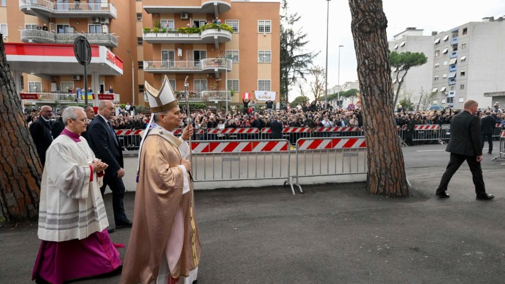 Il Papa in visita alla Parrocchia del Sacro Cuore di Gesu’, ultima delle 5 visite alle chiese di periferia