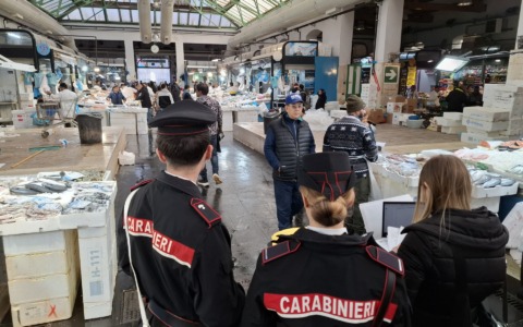 Controlli al mercato Esquilino, irregolare più del 90% delle attività