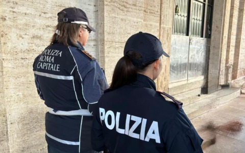 Alcol a minori e droga trai clienti, sigilli in un locale in zona Cipro