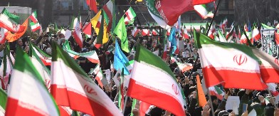 Iran e morte di Khamenei, la manifestazione dei giovani iraniani