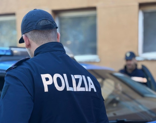 Soldi per assunzioni in agenzie d’intelligence, arrestato truffatore