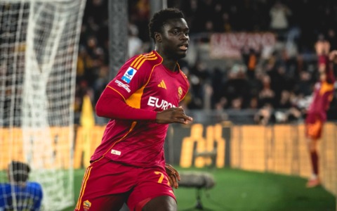 La Roma supera il Lecce 1-0, giallorossi a -3 dal quarto posto