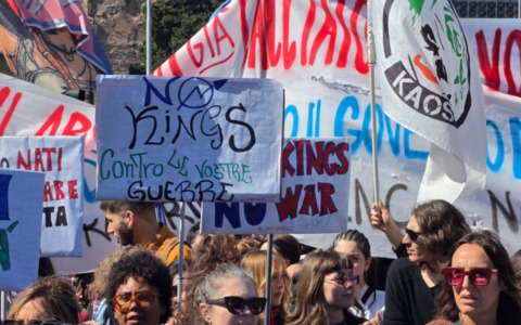 Il corteo No Kings, cori contro guerre e governo