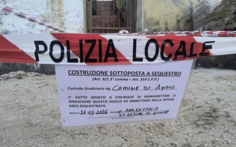 Sequestrata una rampa di accesso abusiva alla spiaggia