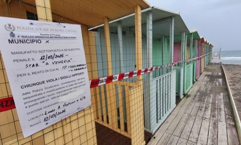 Sequestro delle cabine dello stabilimento “Il Venezia” di Ostia