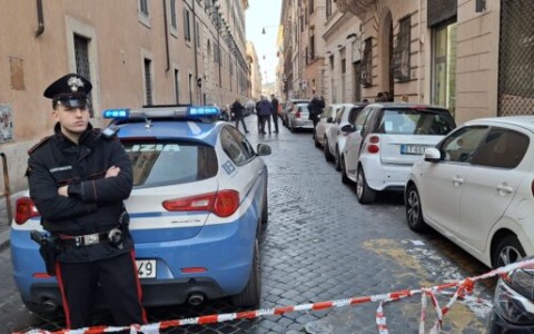 Quattro falsi allarmi bomba in poche nel centro storico