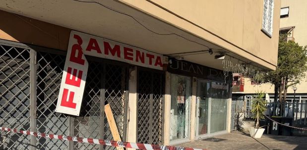 Bomba davanti ad una ferramenta a Tor Bella Monaca