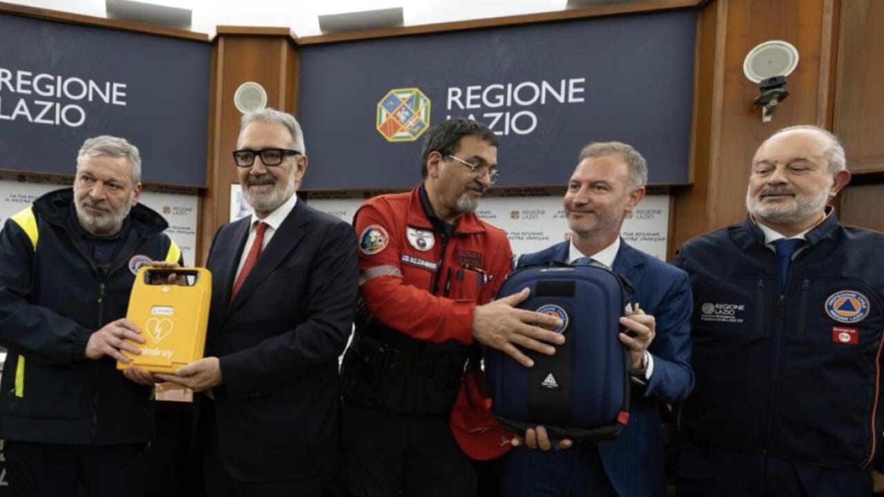 Centodieci defibrillatori per i volontari della Protezione Civile