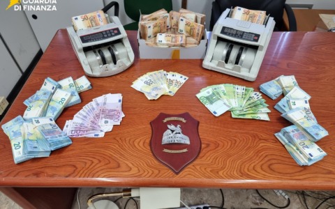 Frode fiscale e riciclaggio, 12 misure cautelari