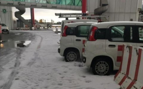 Bomba d’acqua, allagati i terminal dell’areoporto