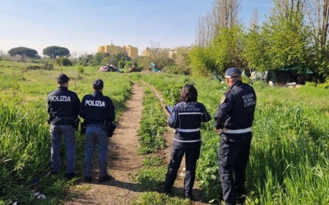 Operazione decoro urbano al Prenestino, rimosso insediamento abusivo.