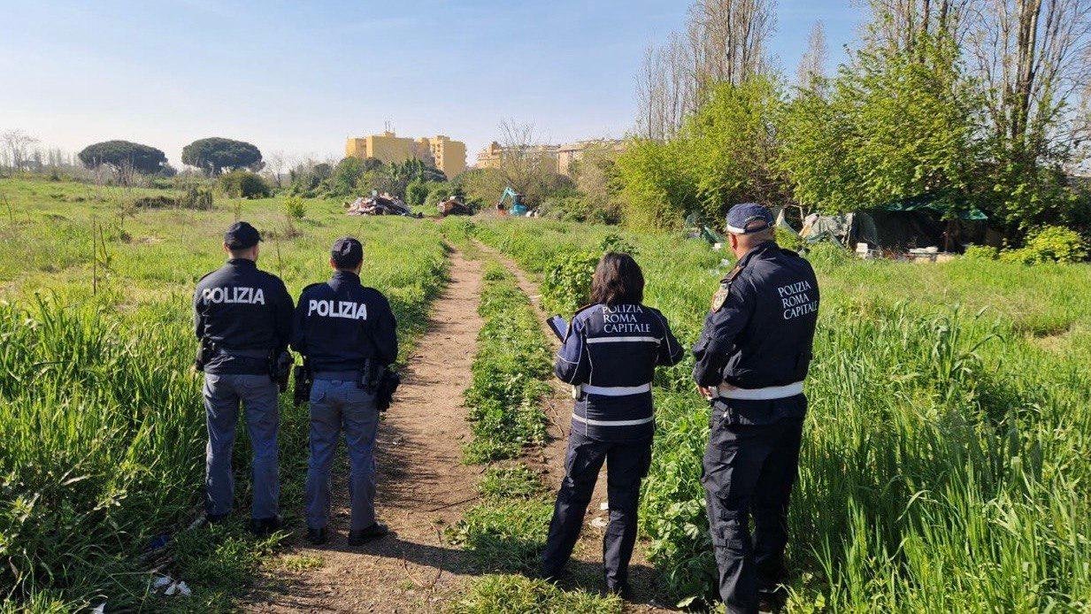 Operazione decoro urbano al Prenestino, rimosso insediamento abusivo.