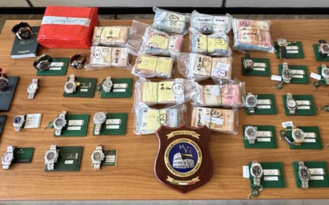 Orologi falsi e autoriciclaggio, misure cautelari e sequestri