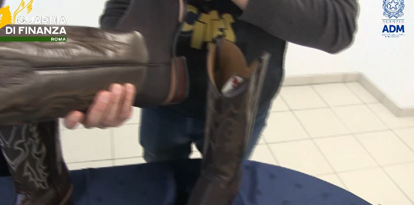 Scoperto all’aeroporto un traffico illegale di pelli di rettile