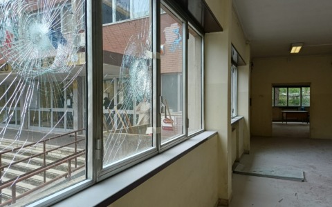 Raid all’interno dell’istituto tecnico superiore Vincenzo Arangio Ruiz all’Eur