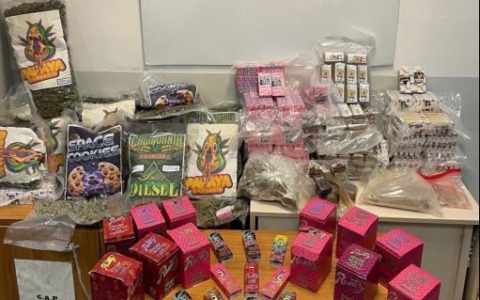 Emporio della droga in via Portuense, sequestrati oltre 40 kg di stupefacente e 50.000 euro in contanti.