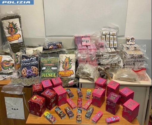 Emporio della droga in via Portuense, sequestrati oltre 40 kg di stupefacente e 50.000 euro in contanti.