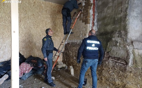 Droghe sintetiche, smantellata la rete di spaccio