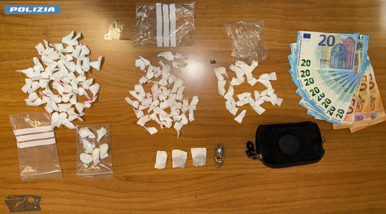 Droga tra periferia e litorale: sequestrate 300 dosi e arrestate 8 persone