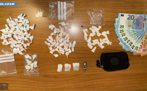 Droga tra periferia e litorale: sequestrate 300 dosi e arrestate 8 persone