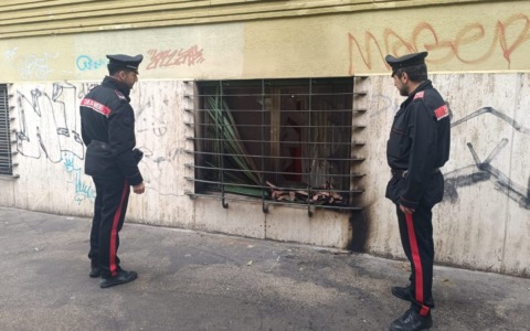 Molotov contro la finestra di un detentuto