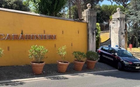 Si fingono Carabinieri per derubare un’anziana: arrestato 35enne