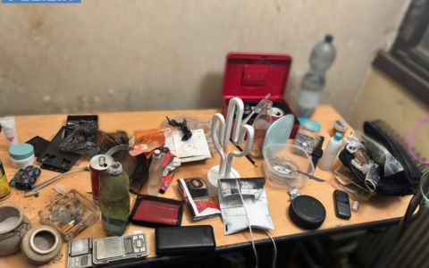 Droga acquistata consumata a casa degli spacciatori, coppia in manette al Laurentino