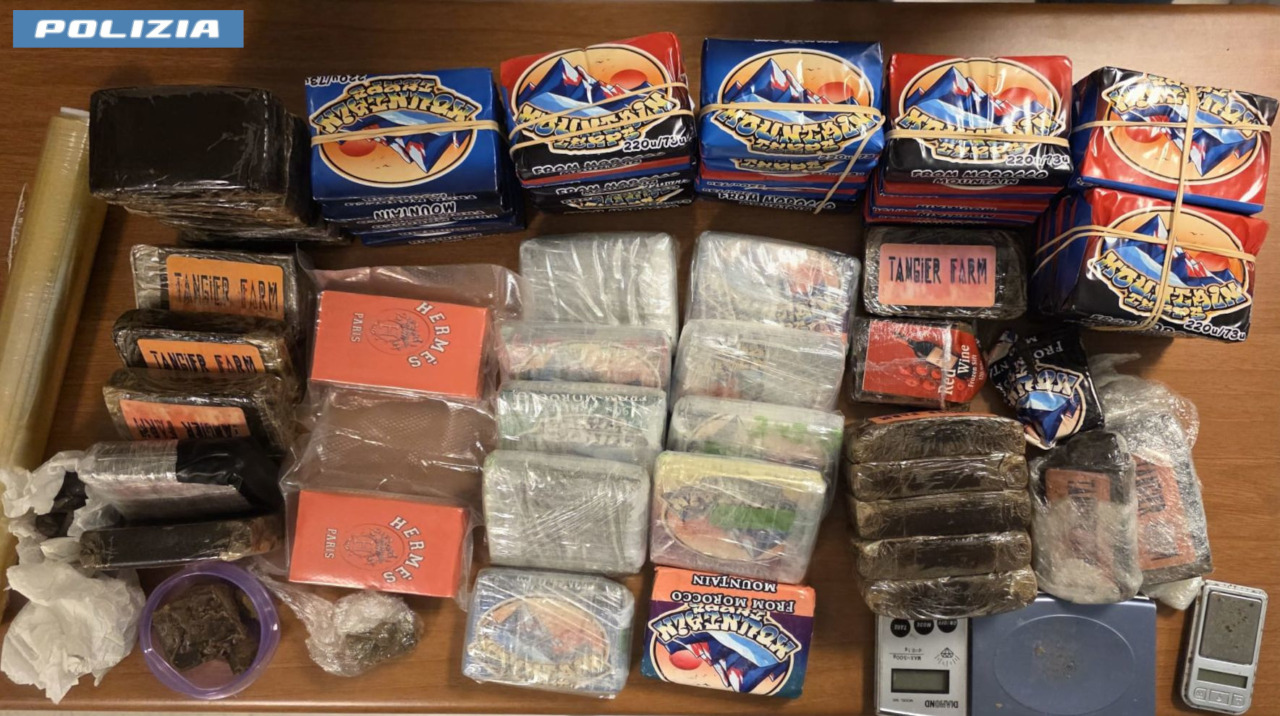 Sei chili di droga tra la verdura nel frigorifero, arrestato