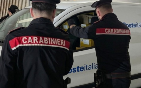 Furto lampo di un furgone delle poste all’Eur, intercettato e bloccato dai carabinieri