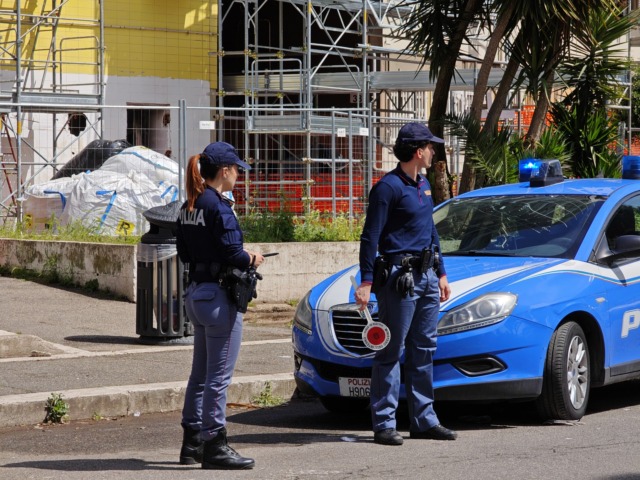 Minore fermato con la pistola negli slip