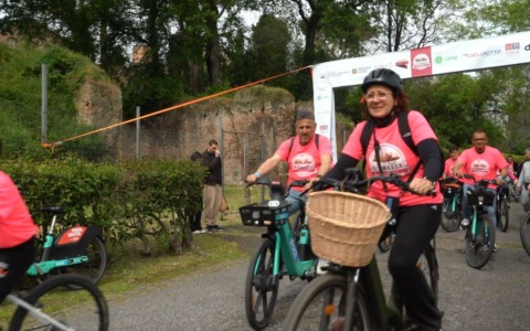 Prevenzione del tumore al seno, successo per “Bicinrosa”